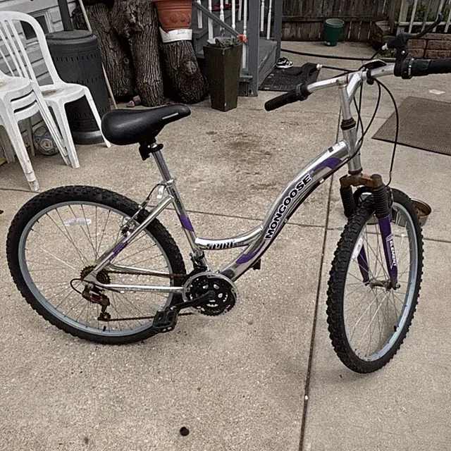 Mongoose Switchback 26in 18-Speed Front Suspension Bike Silver/Purple